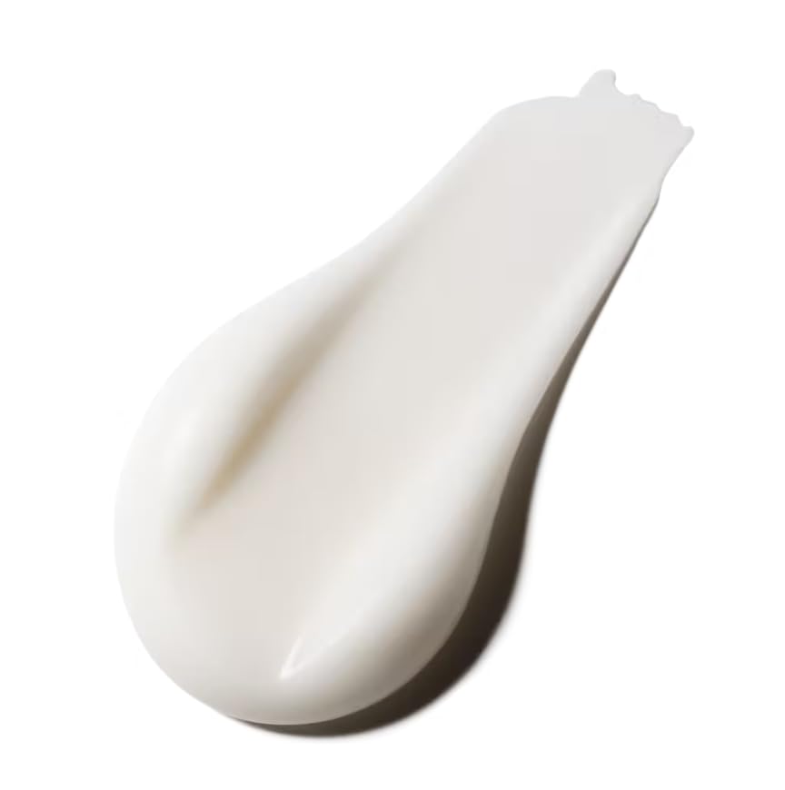 MAC Studio Fix Mattifine texture close-up demonstrating smooth matte finish and pore-blurring benefit