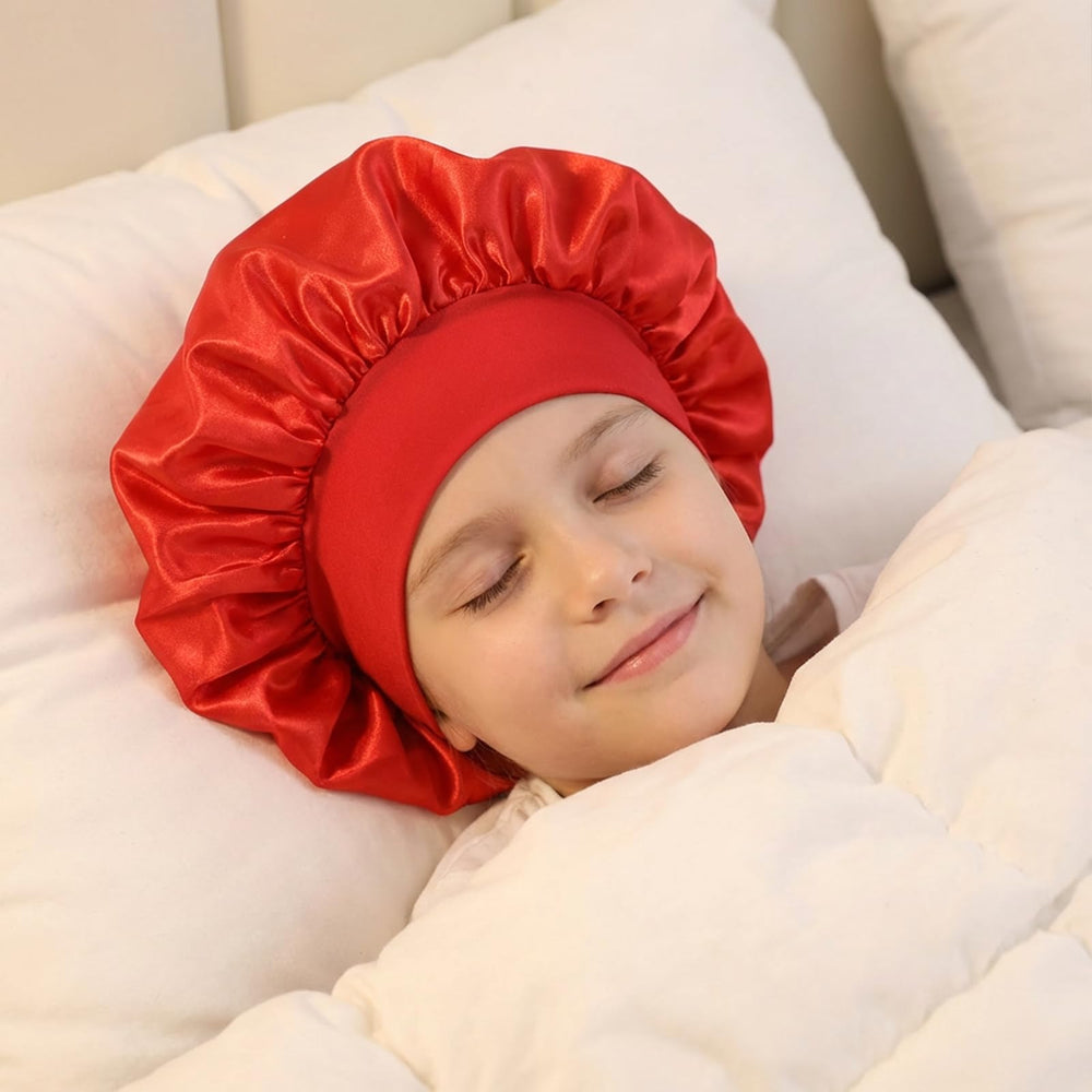 Macuezu bonnet used during bathtime protecting hair from moisture benefit