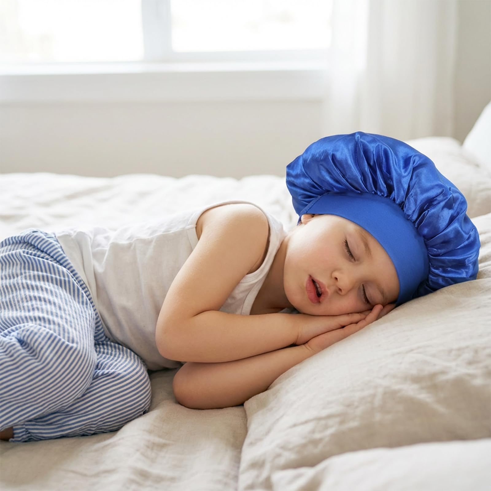 Macuezu bonnet on child demonstrating 30cm roomy diameter benefit