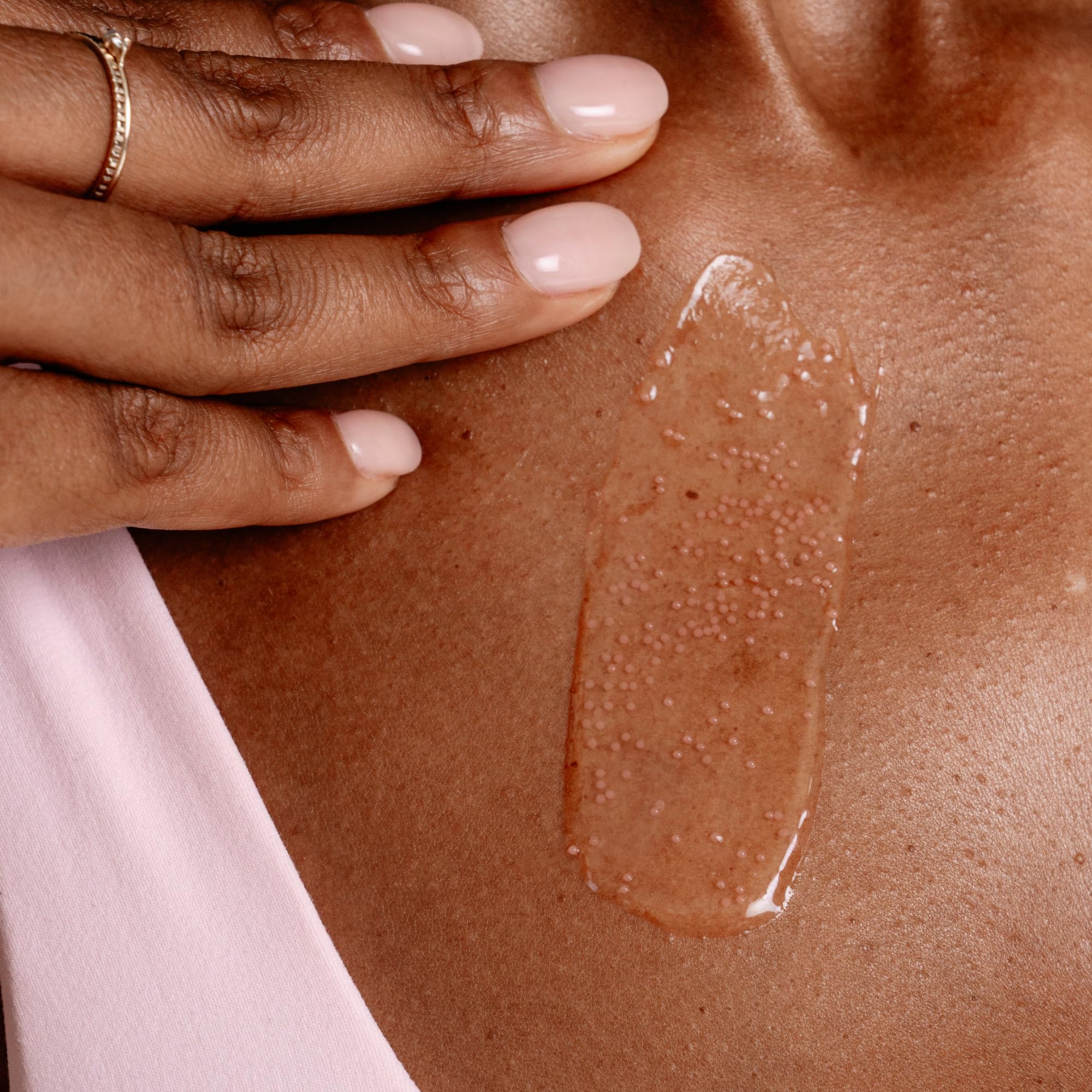 MAËLYS B-GLOSSY bottle staged in a bathroom lifestyle setting for routine use