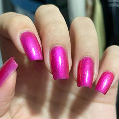 Major Dijit swatch on nail showcasing pearlescent shimmer and vibrant color benefit