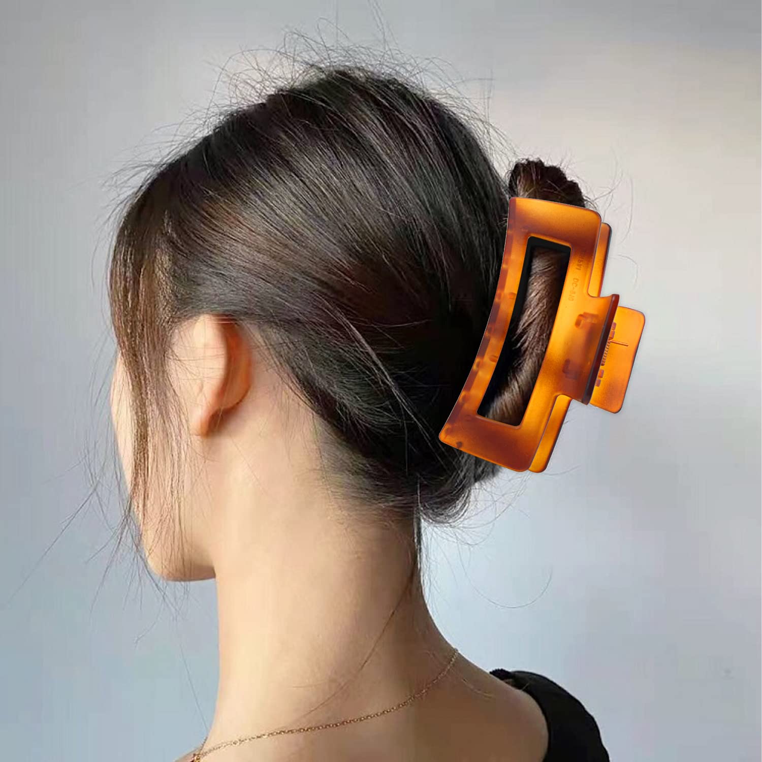 MAORULU clip holding hair up in bathroom during shower for hands-free convenience