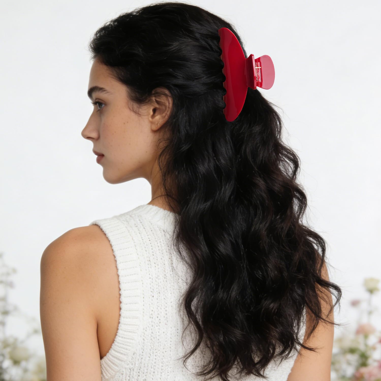 MAORULU holding a full updo showing capacity for thick or curly hair and reliable grip
