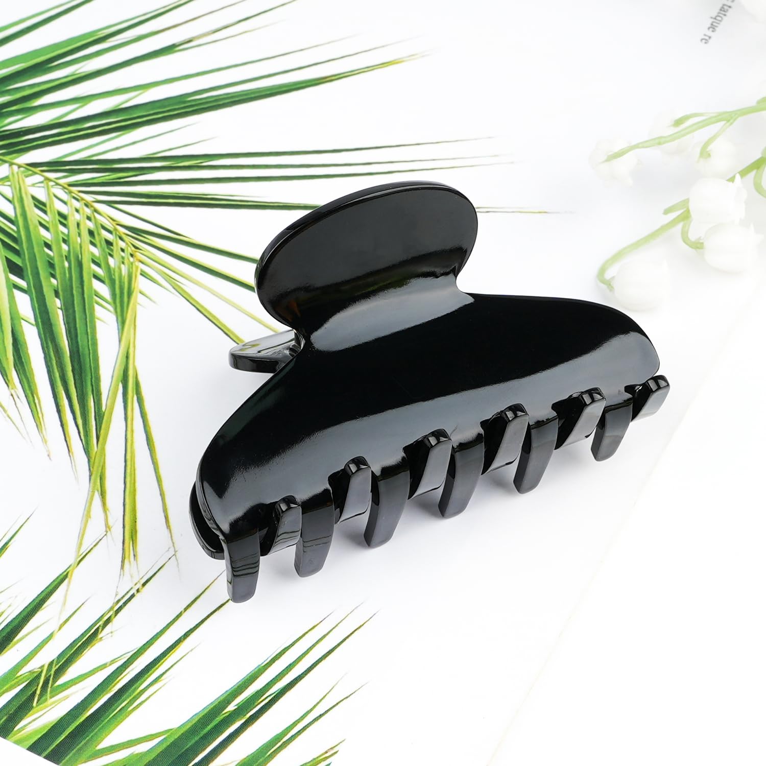 MAORULU gift box with clip inside highlighting ready-to-give presentation