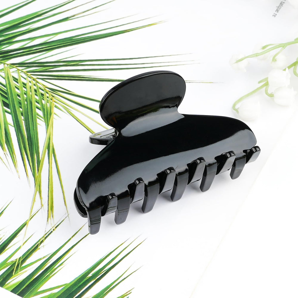 MAORULU gift box with clip inside highlighting ready-to-give presentation