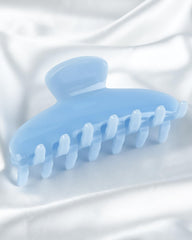 MAORULU close detail of teeth with rounded edges preventing hair snagging