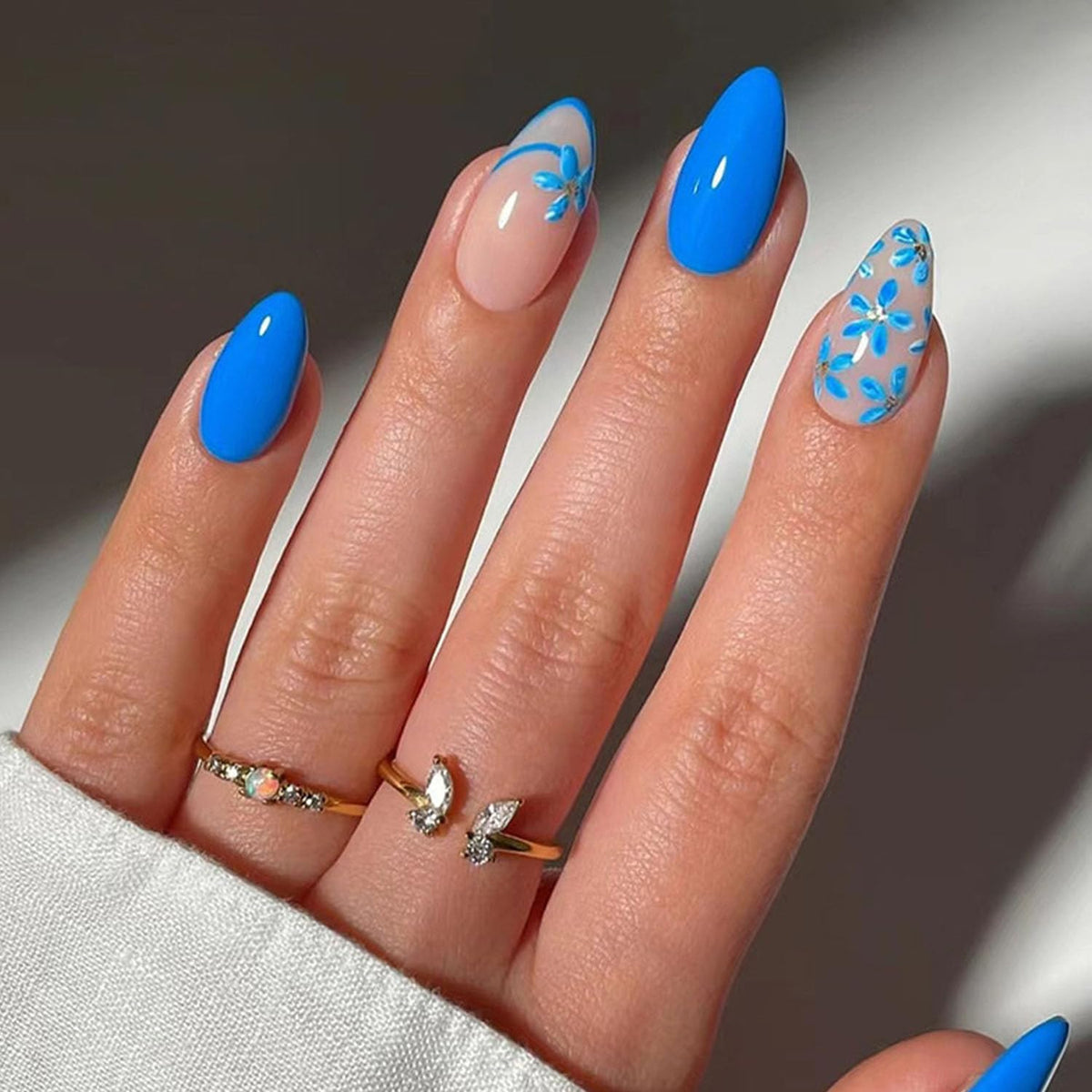 MAOTTIE front packaging of blue almond floral nails showing kit benefits