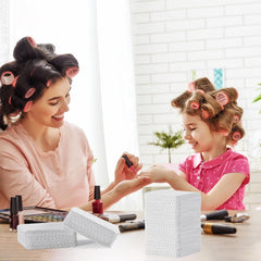 MAQIHAN wipes on a salon station showing tidy professional use