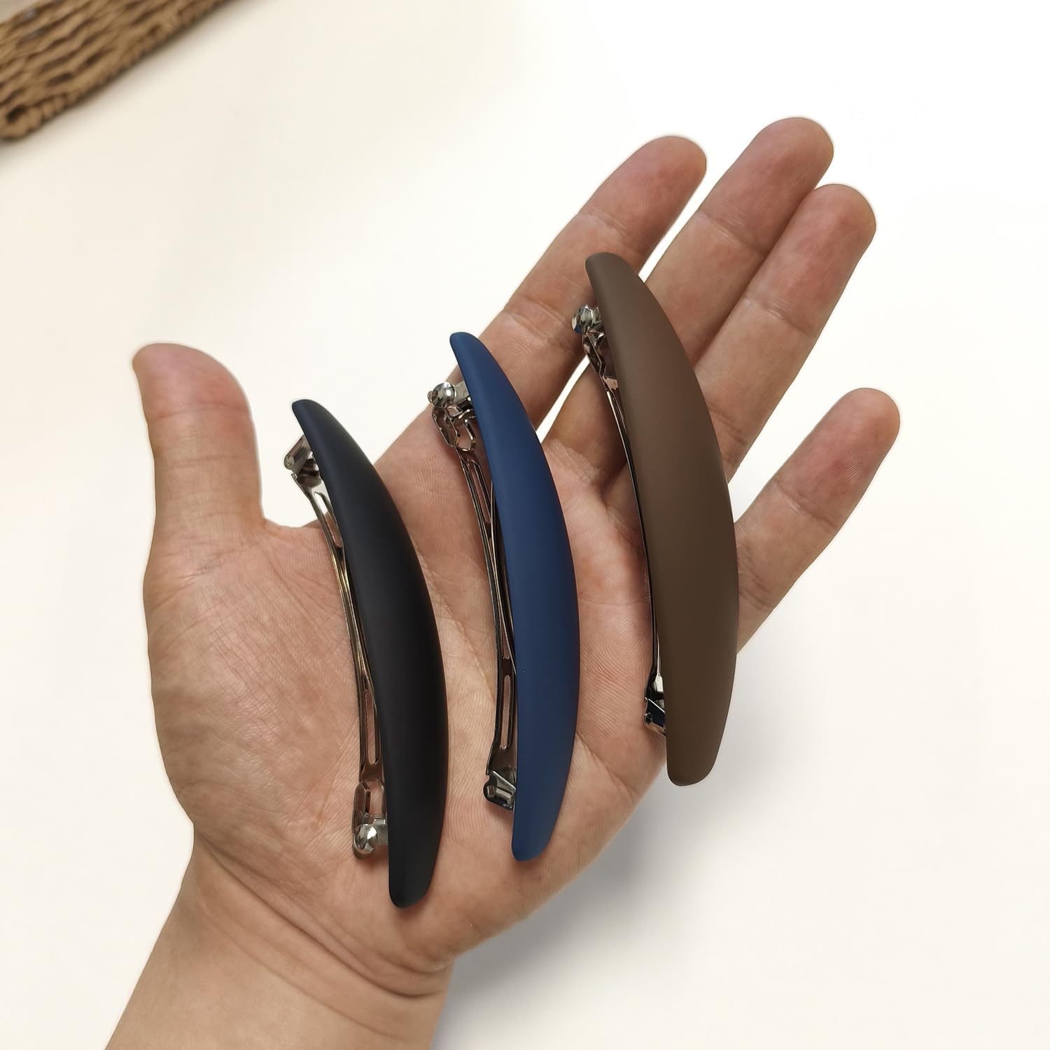 Markuii edge rounded interior protecting strands from tugging and breakage