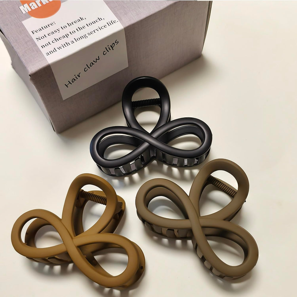 Markuii clip next to hand showing 3.3-inch scale for travel convenience