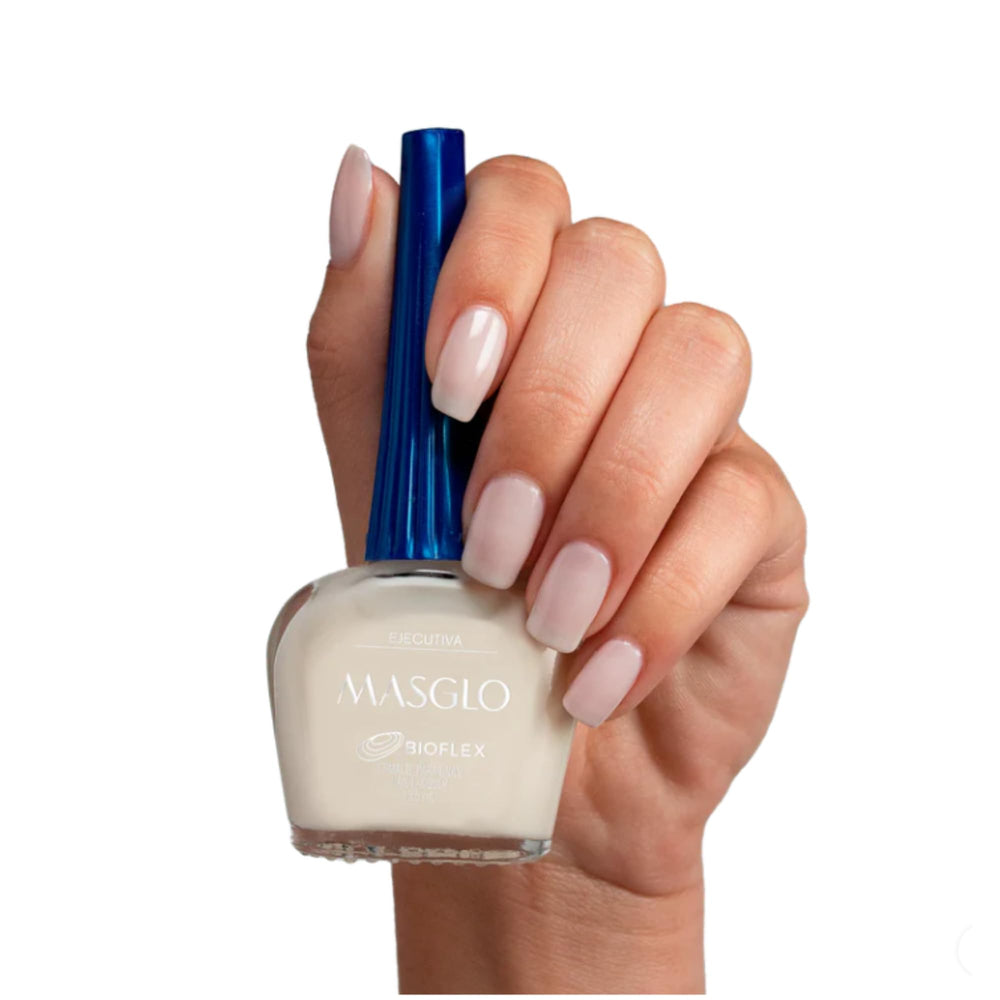 MASGLO Ejecutiva swatch on nails displaying glossy finish and professional-looking wear