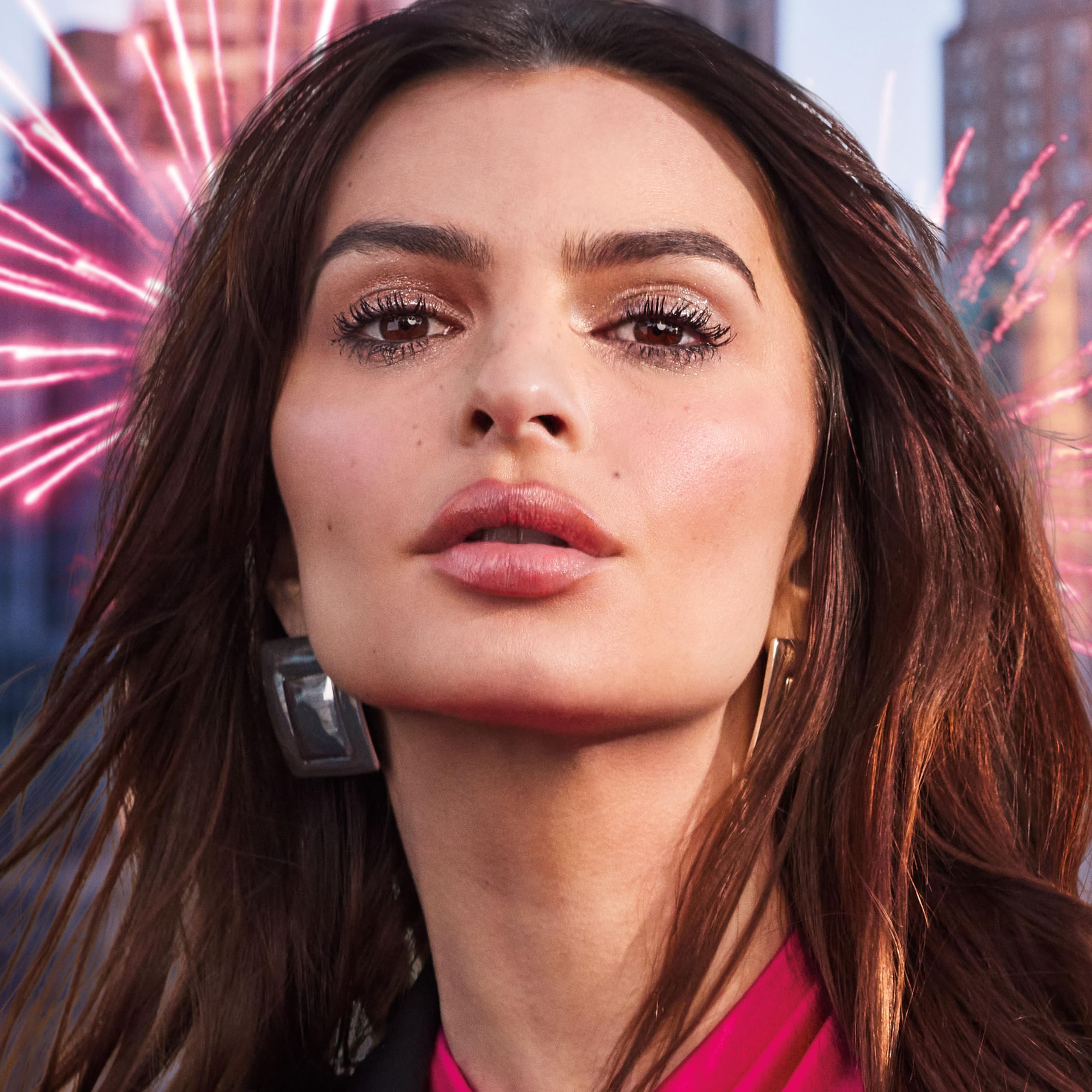 Maybelline application on model demonstrating fan‑effect lashes for main‑character impact benefit