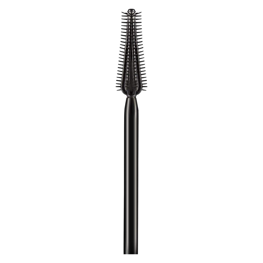 Maybelline close-up of fanning reservoir brush showing bristle detail and even coating