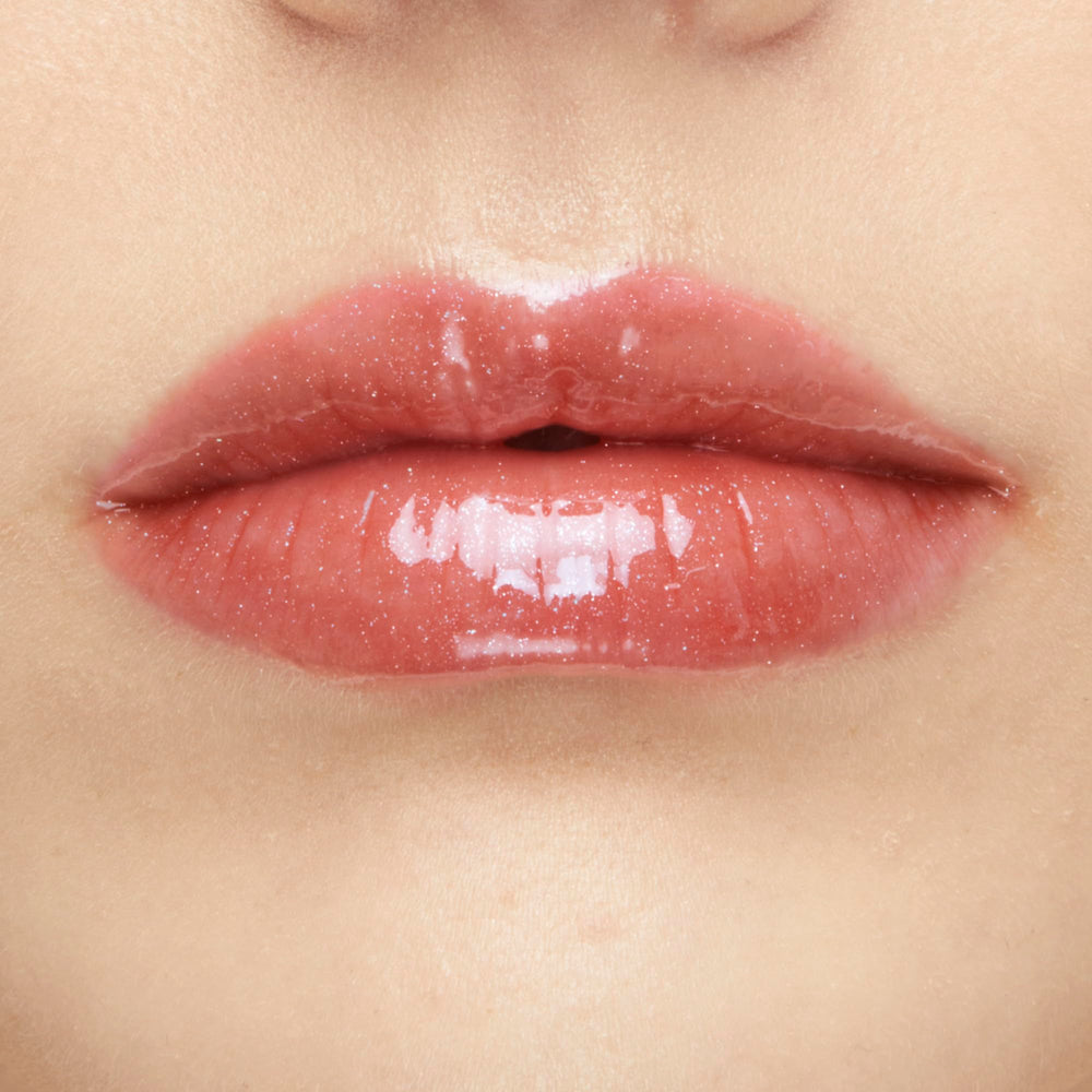 Maybelline Lifter Gloss XL wand applicator demonstrating even application benefit