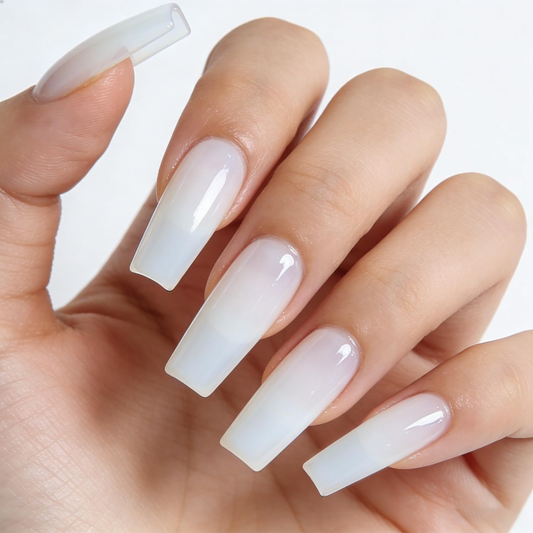 MAYCHAO gel curing under LED lamp illustrating fast hardening benefit