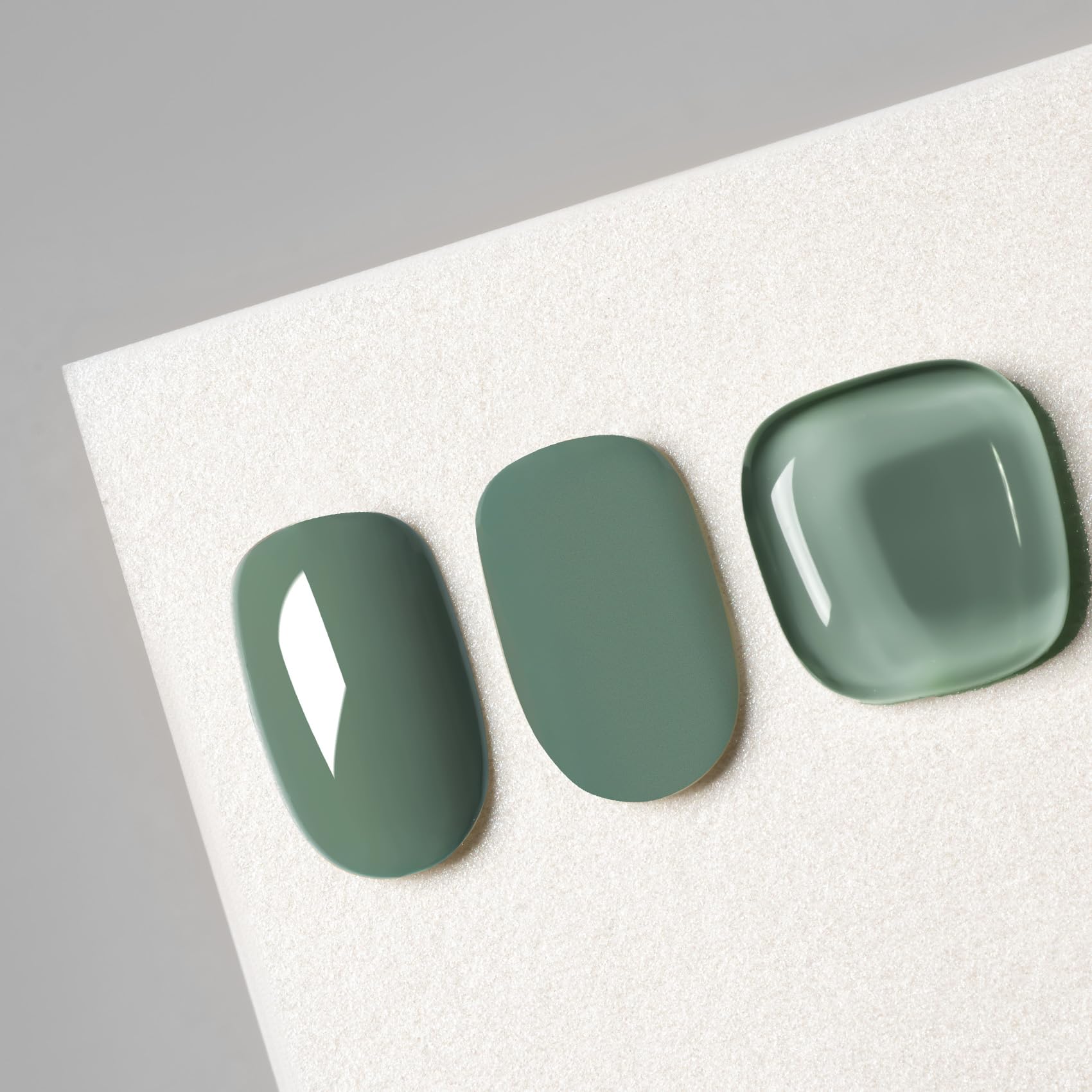 MAYCHAO texture stroke swatch revealing true sage coverage and glossy finish