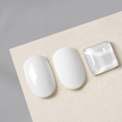 MAYCHAO texture close-up showing glossy finish and even pigment payoff