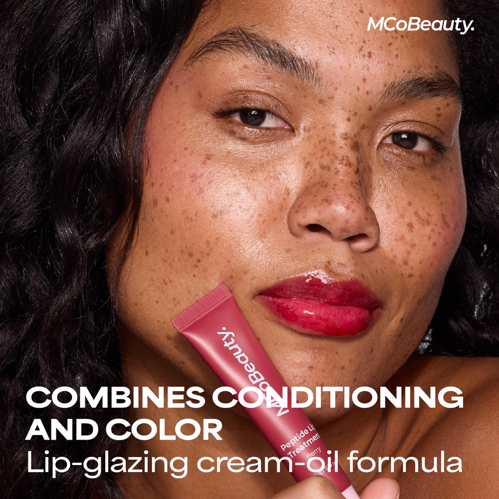 MCoBeauty Fairy Floss applicator closeup illustrating smooth, even spread
