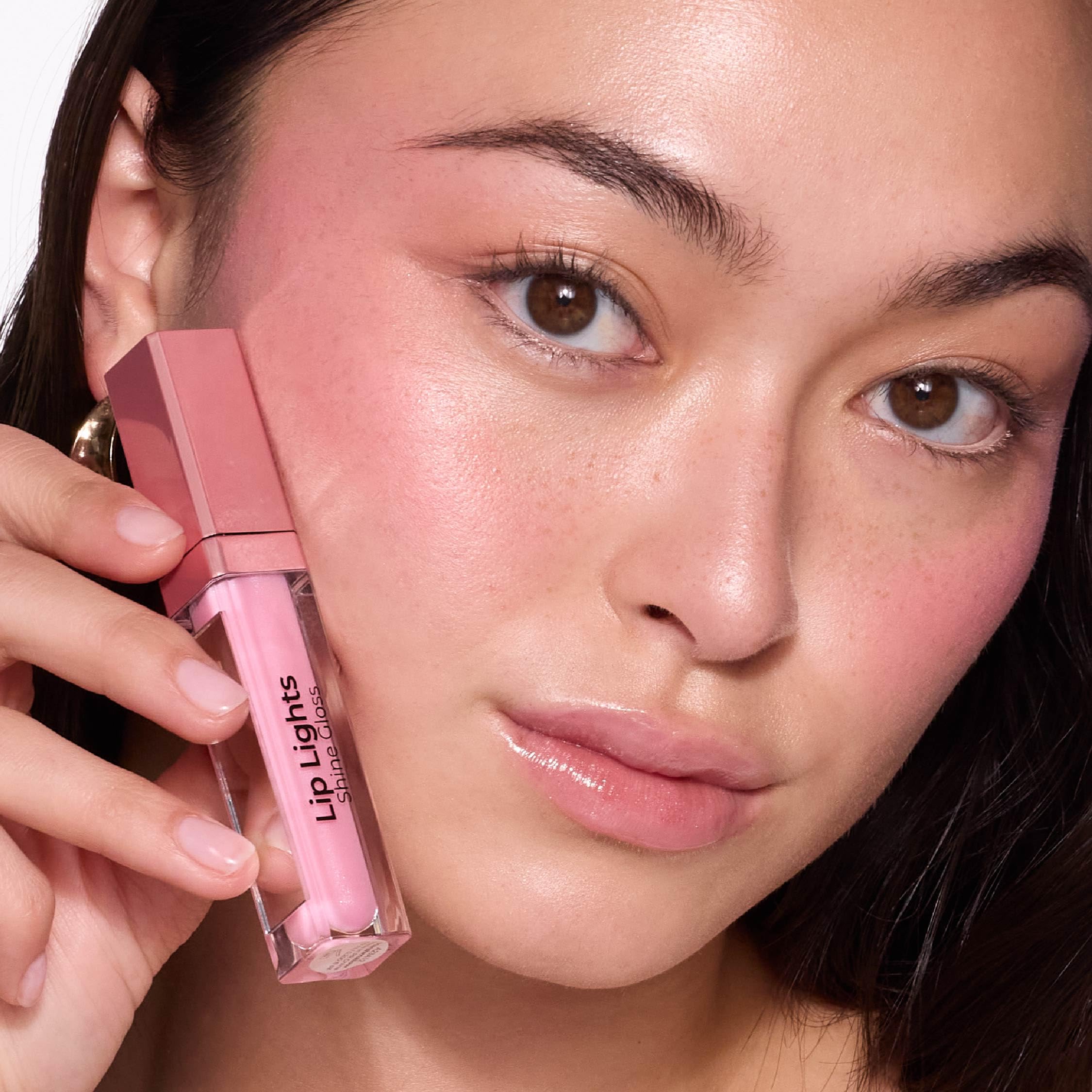 MCoBeauty Marshmallow held in hand showing portable size and travel convenience