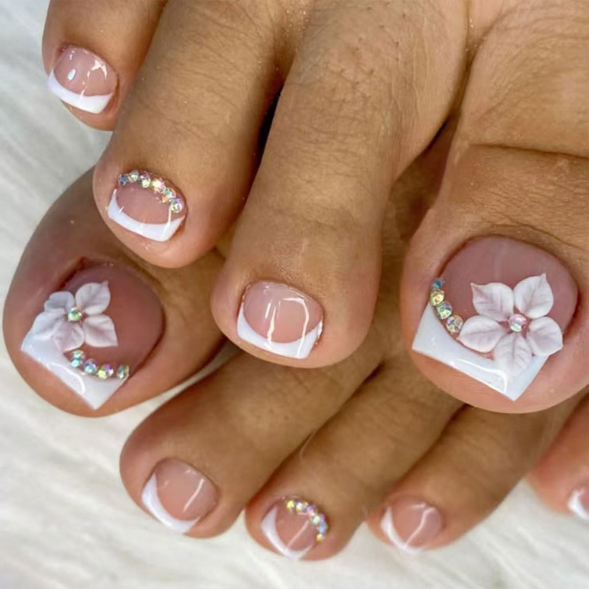 Mdscve front packaging showing 24pcs press-on toenails and accessories for quick pedicures