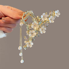 Mdscve jasmine clip close detail highlighting pearl tassel craftsmanship and visual appeal benefit