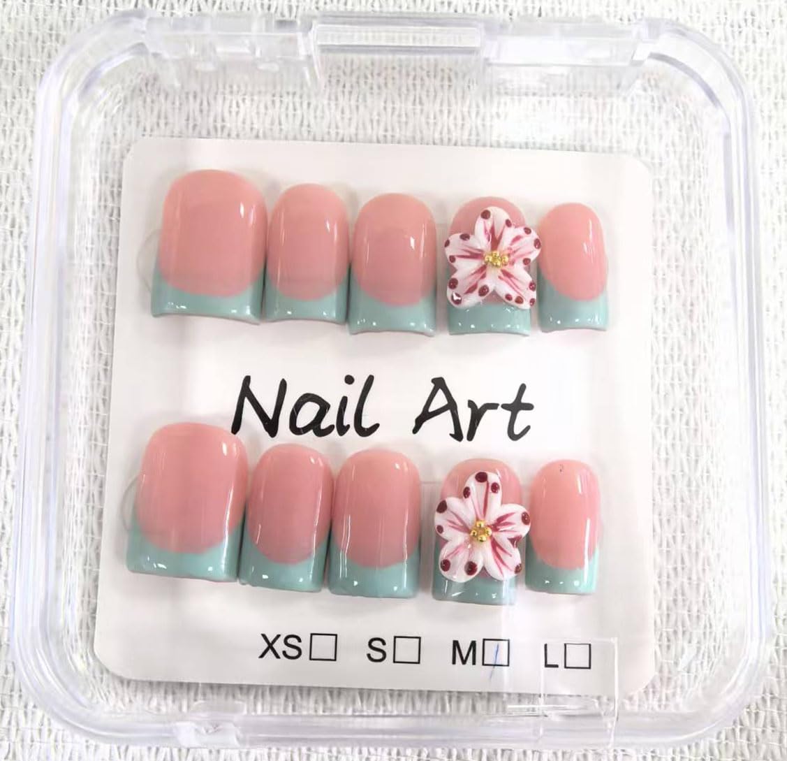 meemooron close-up of 3D flower accent showcasing handcrafted detail and charm