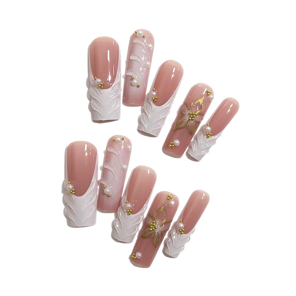 meemooron close-up of 3D gold flower accent highlighting sparkle