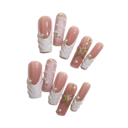 meemooron close-up of 3D gold flower accent highlighting sparkle