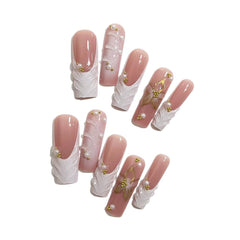 meemooron close-up of 3D gold flower accent highlighting sparkle