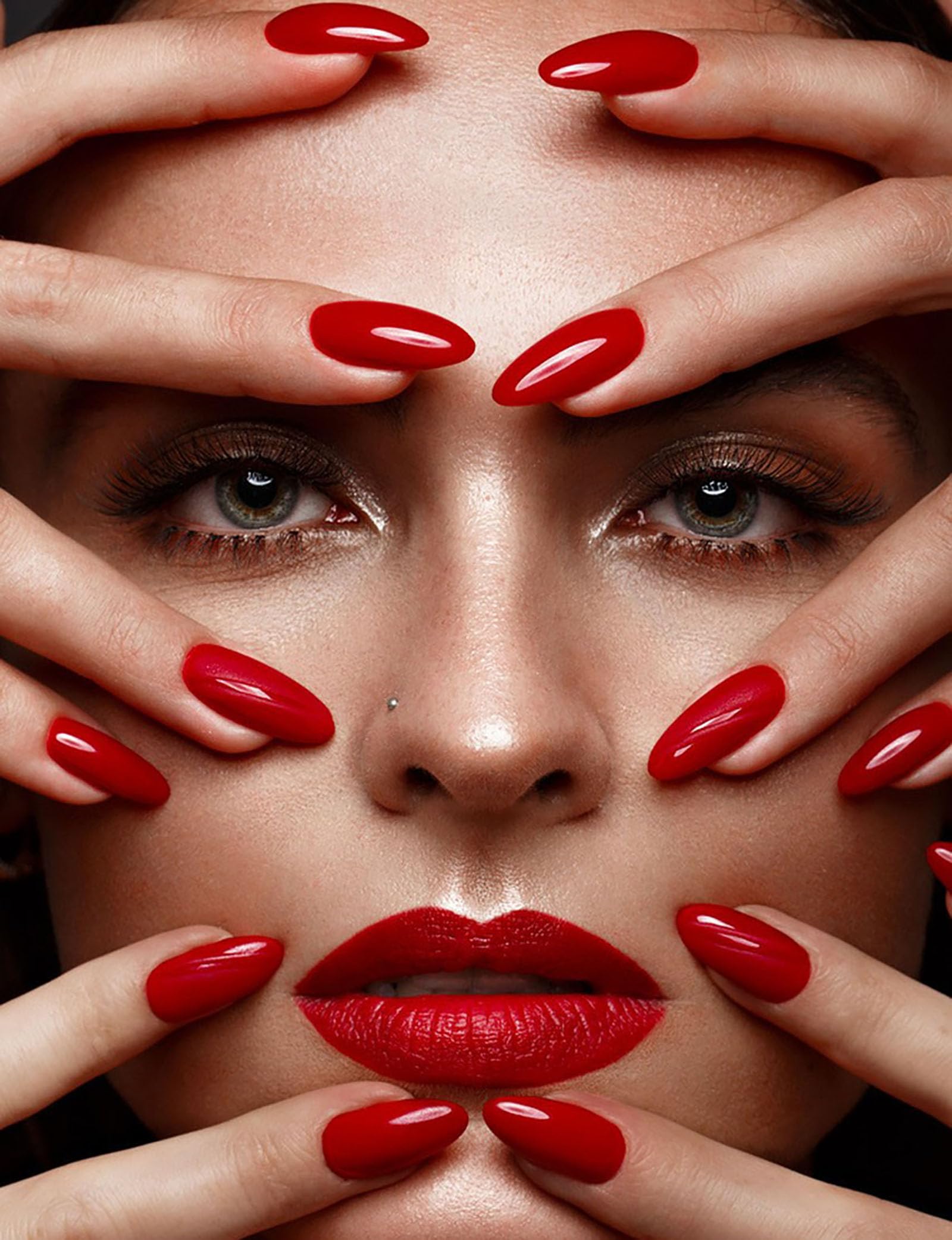 meemooron nails on hand model showing length and fit for visual size reference