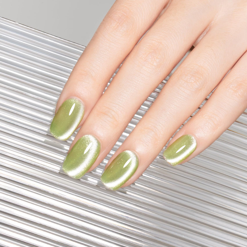 MEGIOR magnet held over polish showing cat eye effect benefit for precision