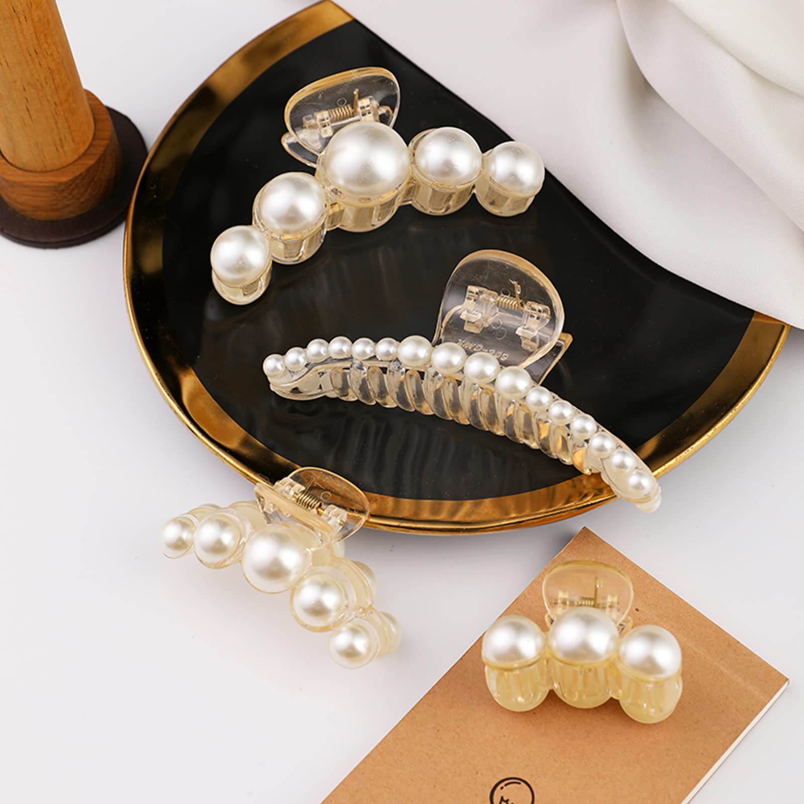 Mehayi small clip used as side accent adding delicate decoration