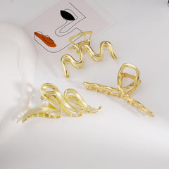 Mehayi clip in woman's hair outdoors showing fashionable, reliable wear