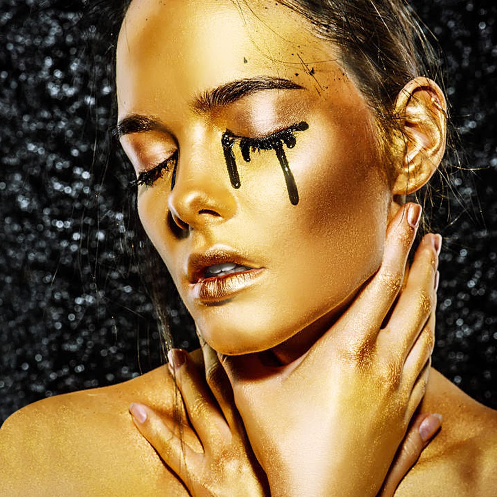 MEICOLY texture close-up reveals creamy gold pigment and smooth blendability