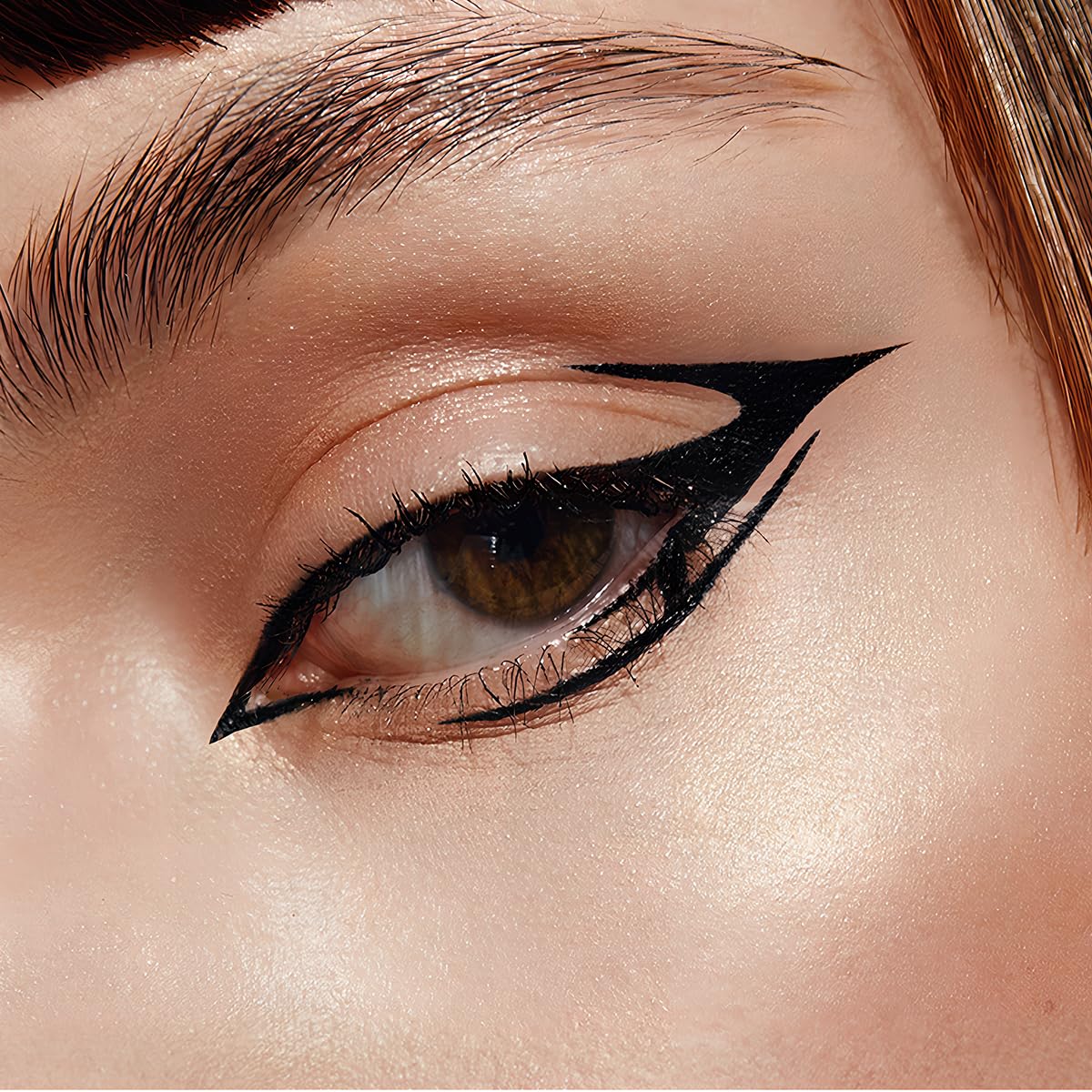 Melsintern eyeliner pen held in hand to show scale and easy, comfortable grip