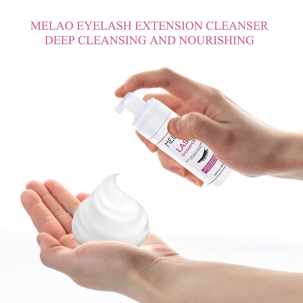 Mererke_Pretty cleansing lashes in use demonstrating safe debris removal