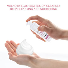 Mererke_Pretty cleansing lashes in use demonstrating safe debris removal