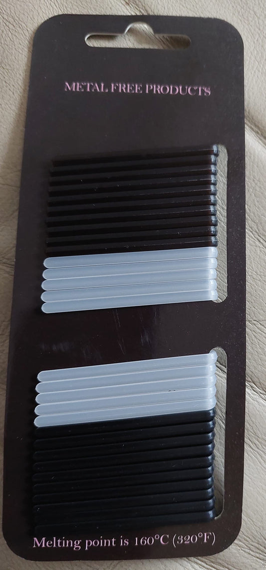 Metal Free Styling close-up of four interior ridges on a pin, improved hair grip