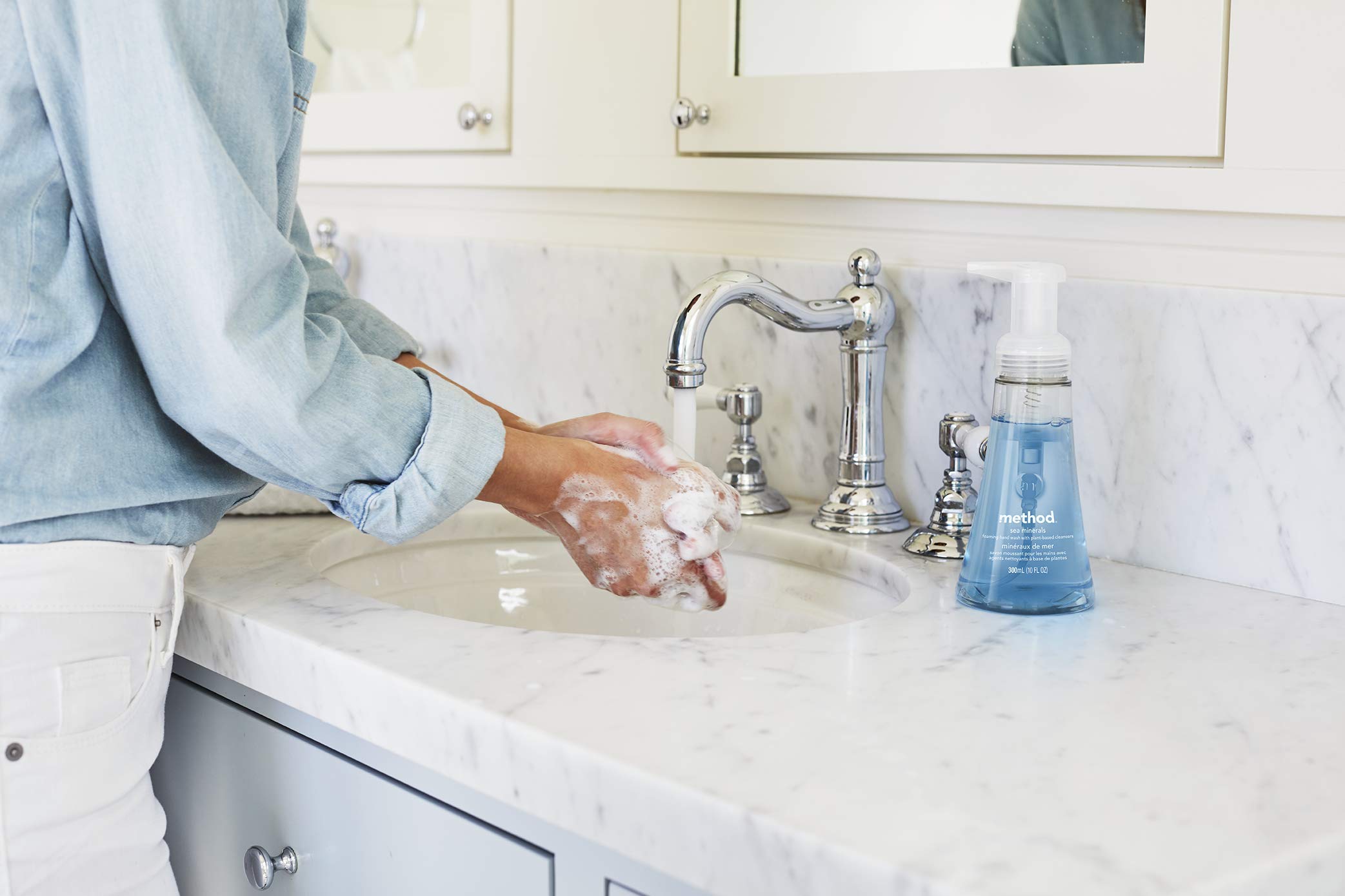 Method foaming hand soap texture lather, shows gentle cleansing benefit