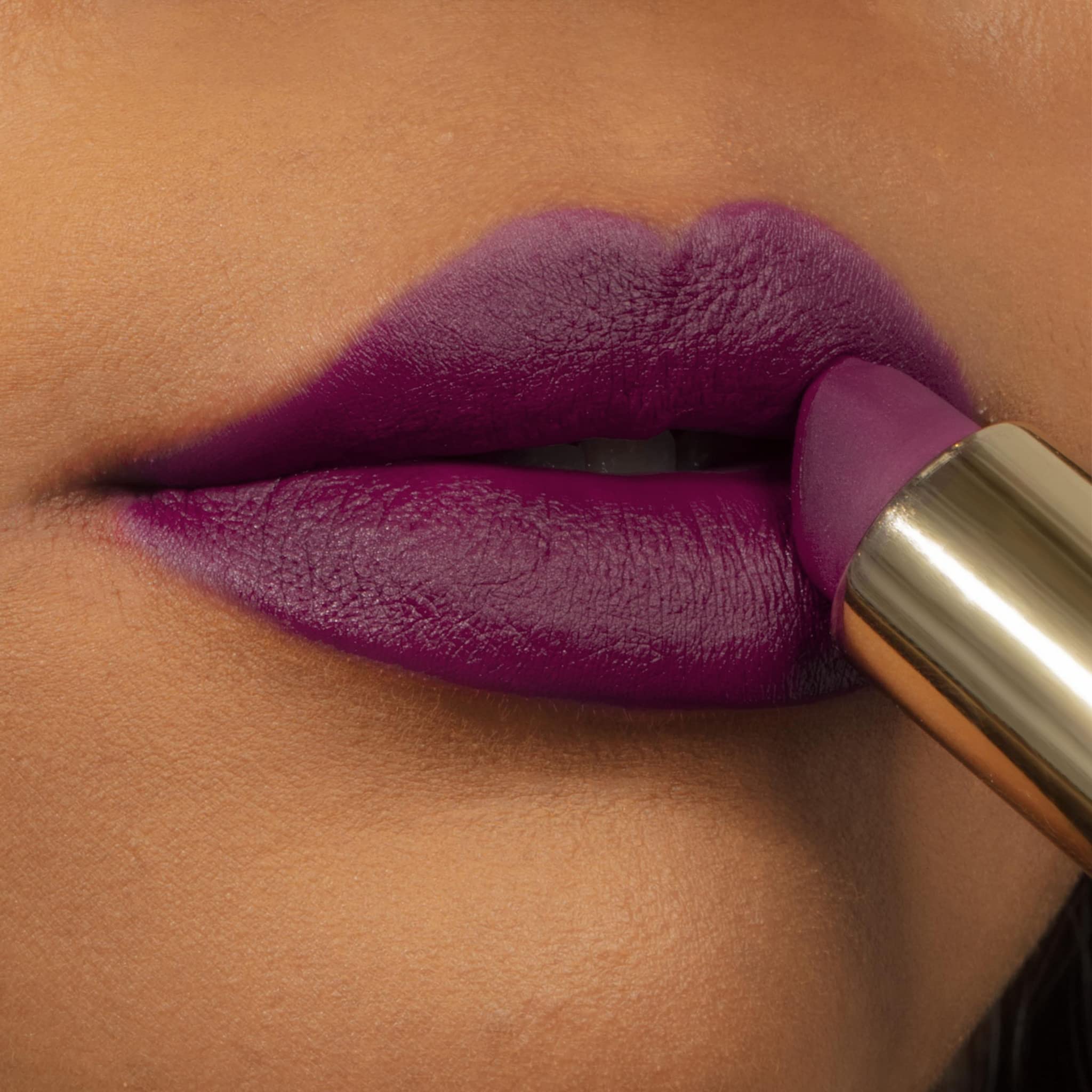 Milani Color Fetish held in hand gives scale and portability benefit for touch-ups