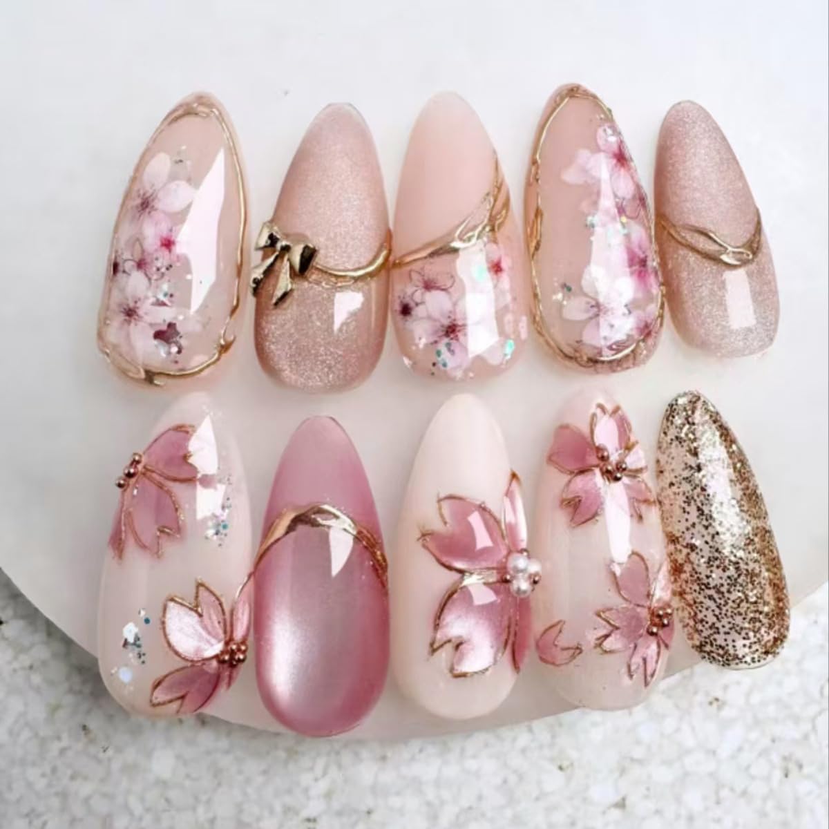 MINGCHUN front packaging showing full 24-piece nail set and accessories for easy application