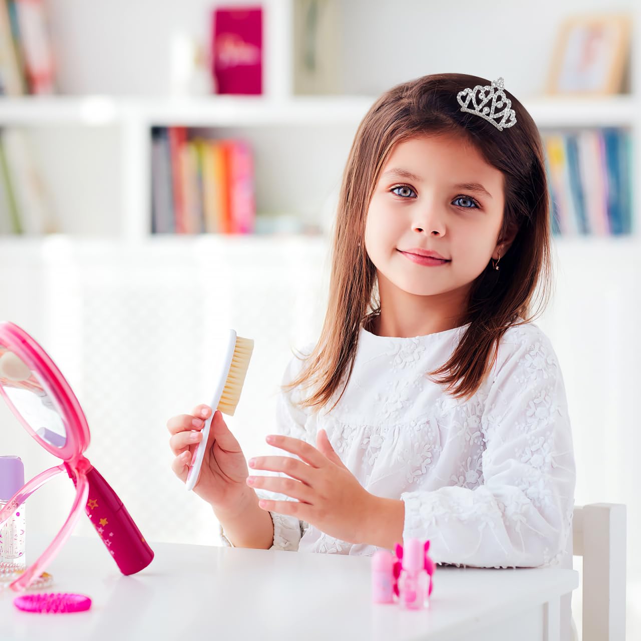 minkissy size comparison next to hand illustrates petite kid-friendly scale