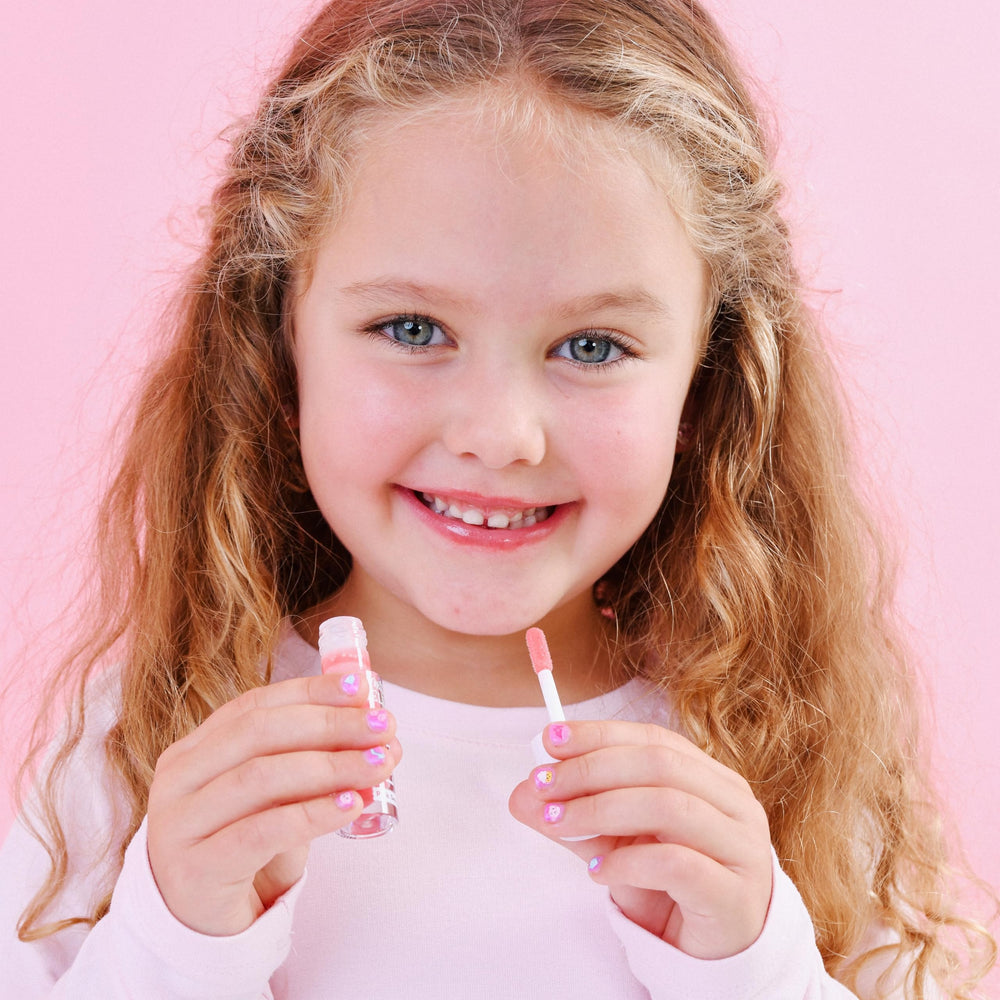 MISS NELLA applicator close-up displaying soft wand for easy, precise application
