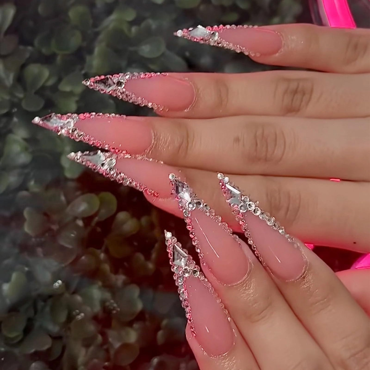 MISUD front packaging showing 24-piece press on nails and glue, showcases convenience