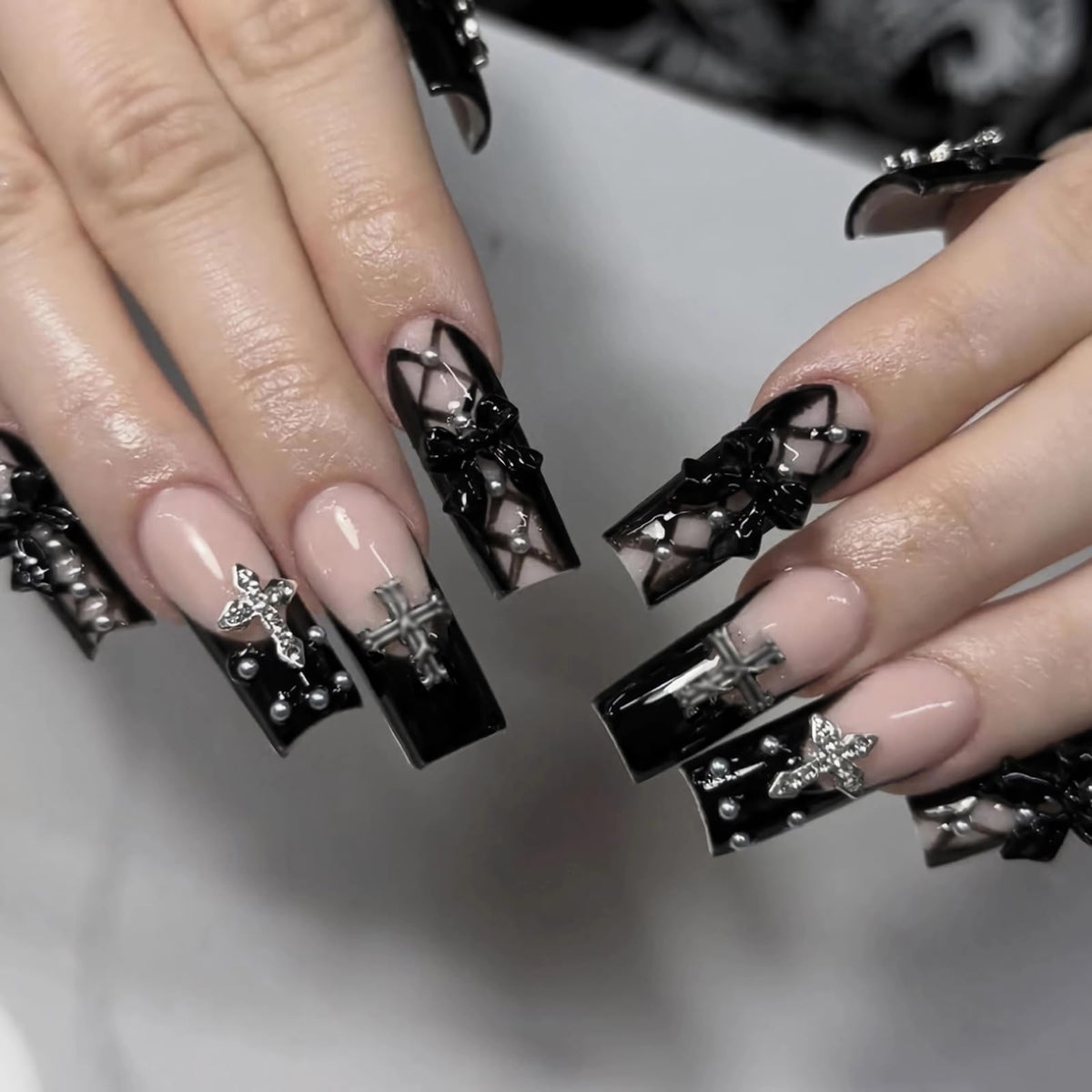 MISUD front packaging showing 24-piece gothic nail set and glue, clear appeal