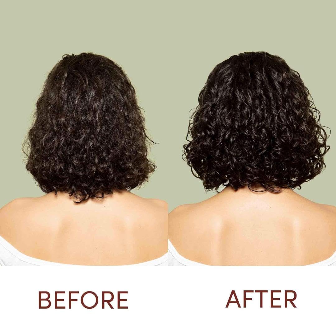Mizani pump dispensing conditioner demonstrating easy salon-style use