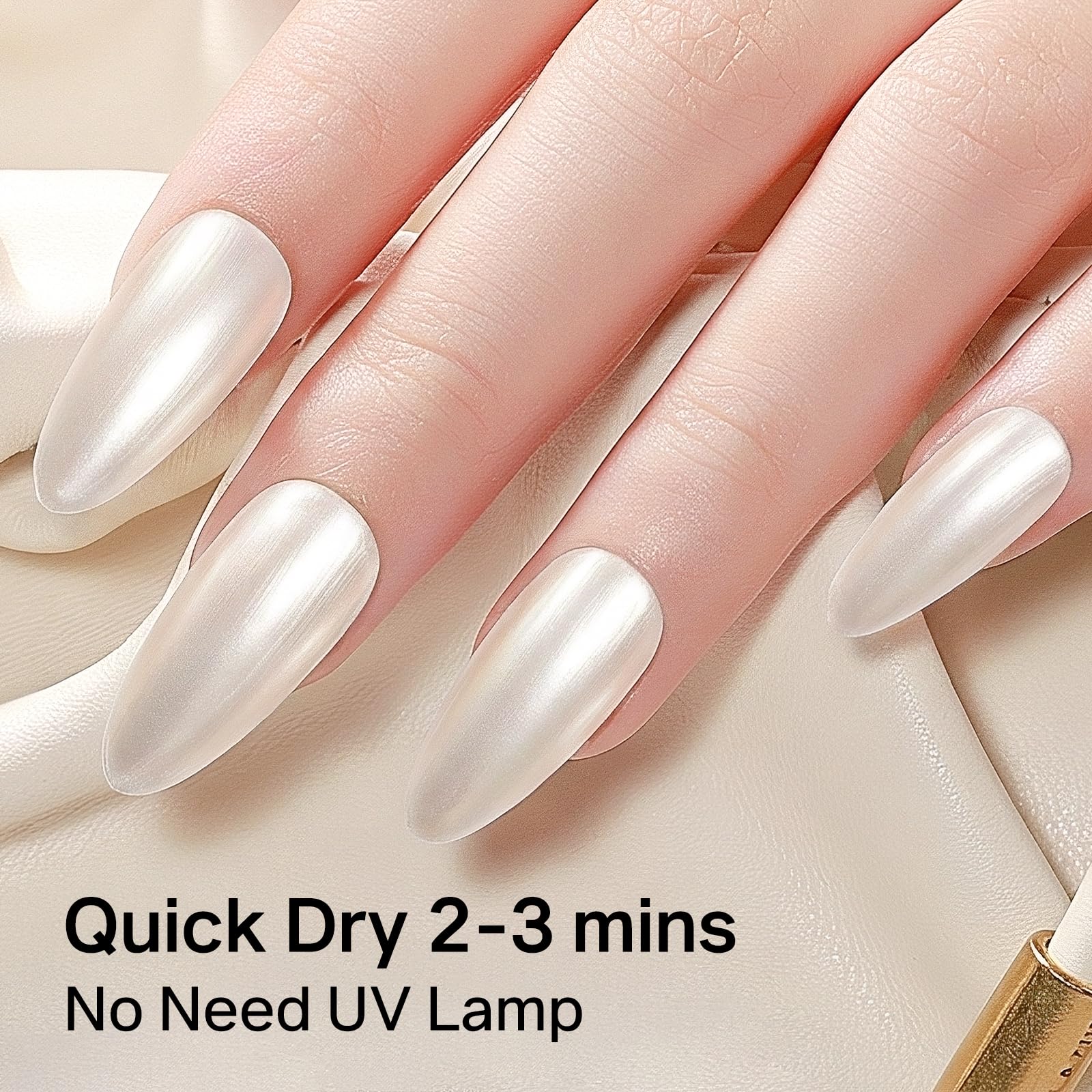 MIZHSE polish reflecting light to show pearlescent shimmer and glossy benefit