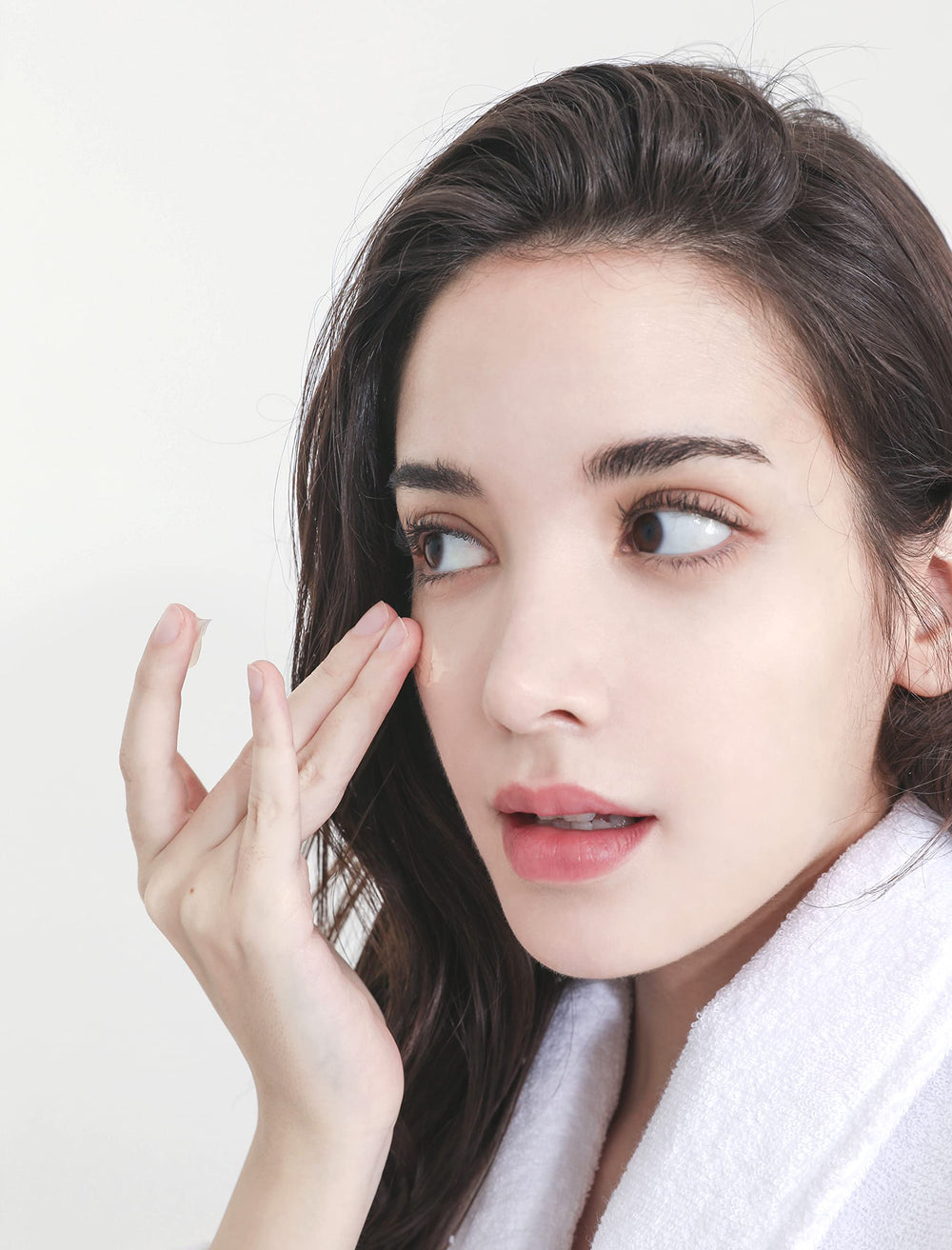 MIZON nighttime routine scene showing soothing eye care benefit