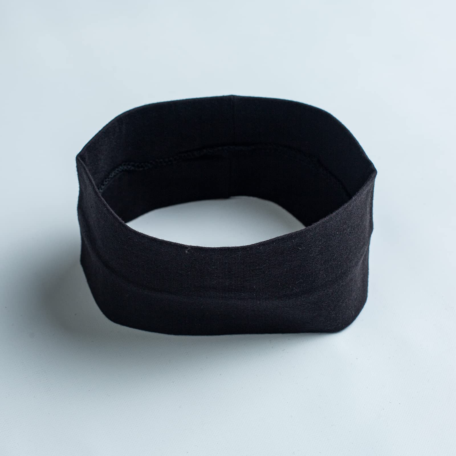 MLMOMVME headband beside ruler indicating width and stretch for proper sizing