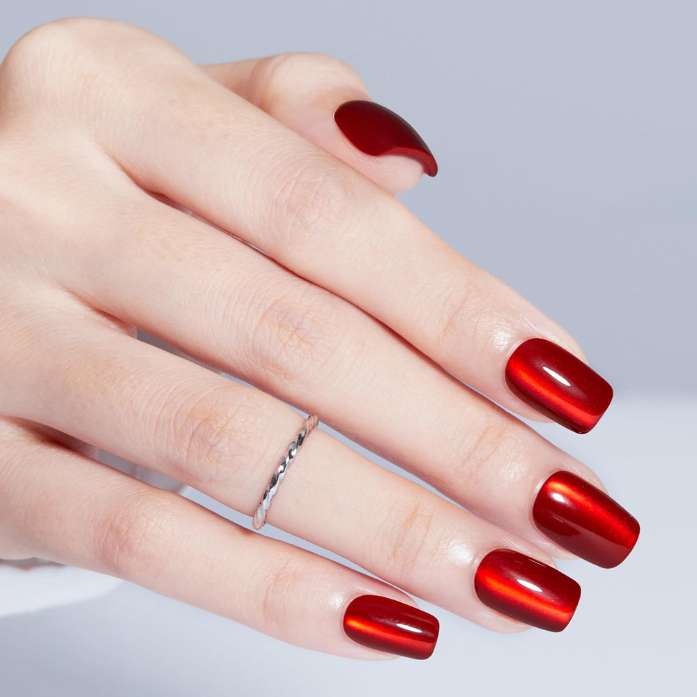 modelones close-up of cat eye stripe highlighting reflective finish benefit eye-catching shine
